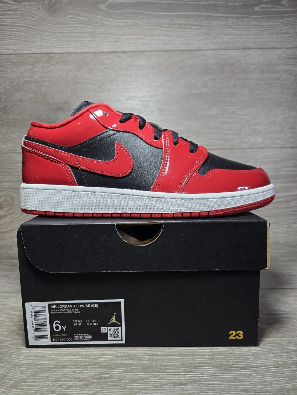 Jordan 1 Low SE GS Black / White / Varsity Red Patent Leather HV4396 006 Size 6y